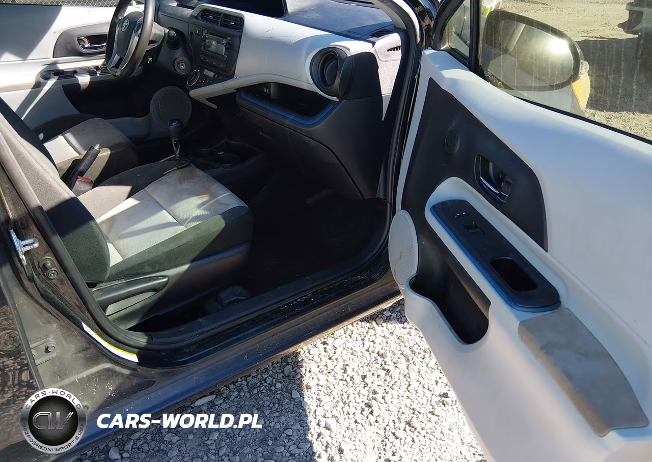 2012 Toyota Prius C Two VIN:JTDKDTB37C1510642 - 5