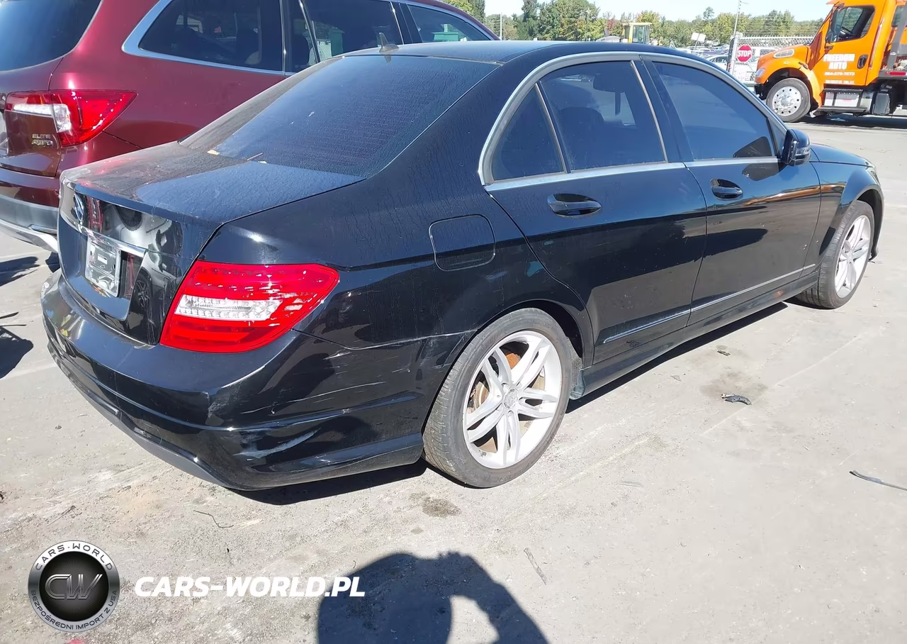 2014 Mercedes-Benz C 250 Sport VIN:WDDGF4HB6EA944063 - 4