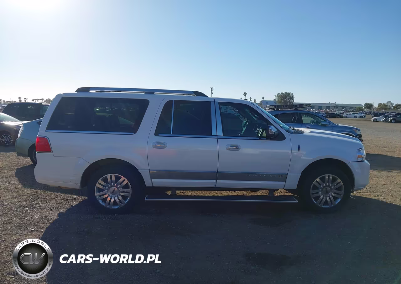 2011 Lincoln Navigator L VIN:5LMJJ3J5XBEJ00389 - 13