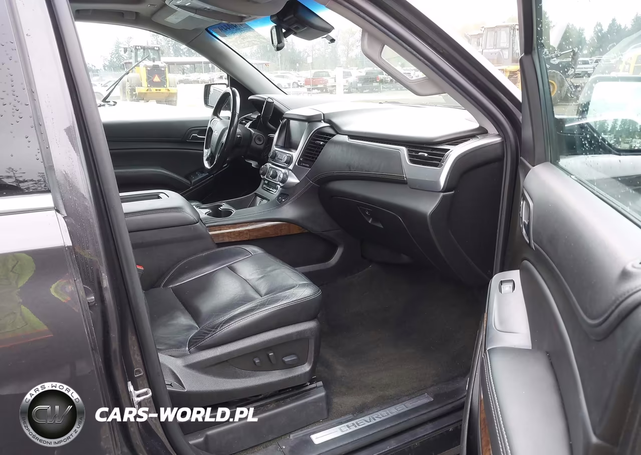 2018 Chevrolet Suburban Lt VIN:1GNSKHKCXJR198664 - 17