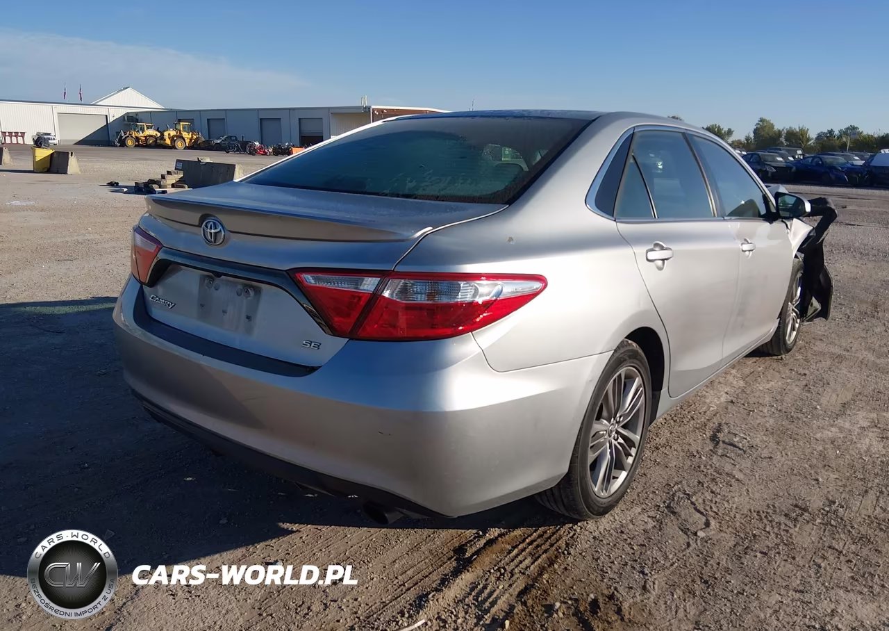 2015 Toyota Camry Se VIN:4T1BF1FK2FU959225 - 4