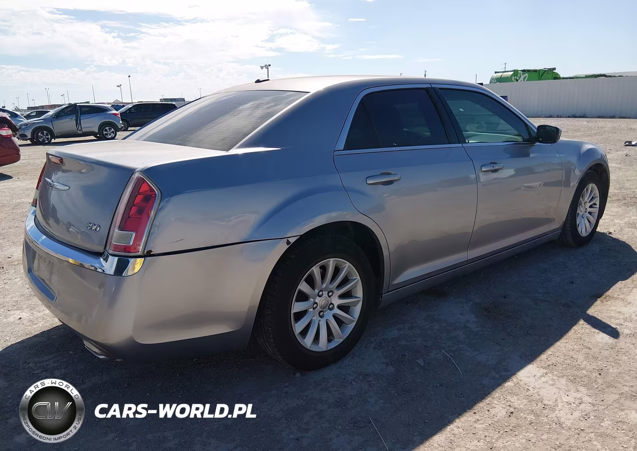 2014 Chrysler 300 VIN:2C3CCAAG4EH288893 - 4