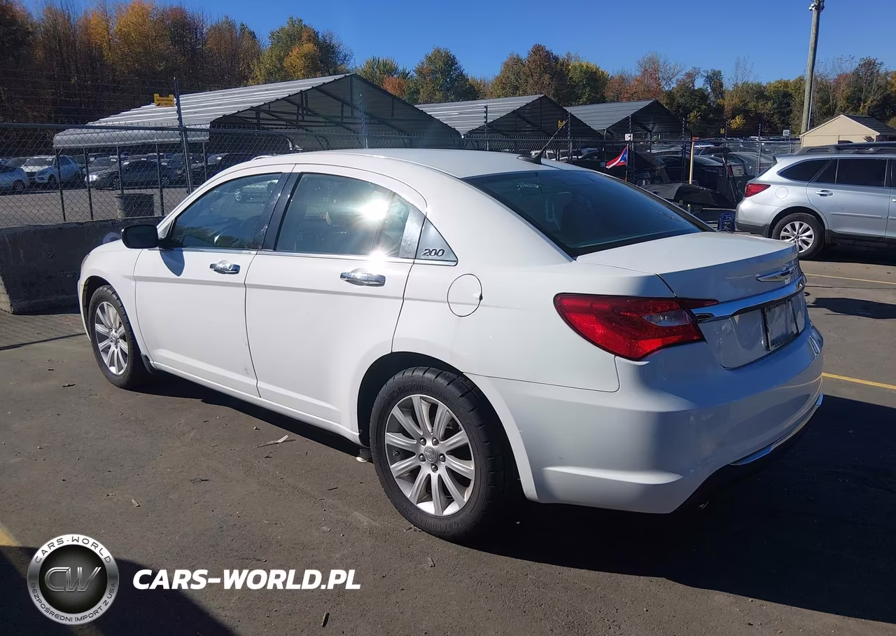 2014 Chrysler 200 Limited VIN:1C3CCBCG3EN135545 - 3
