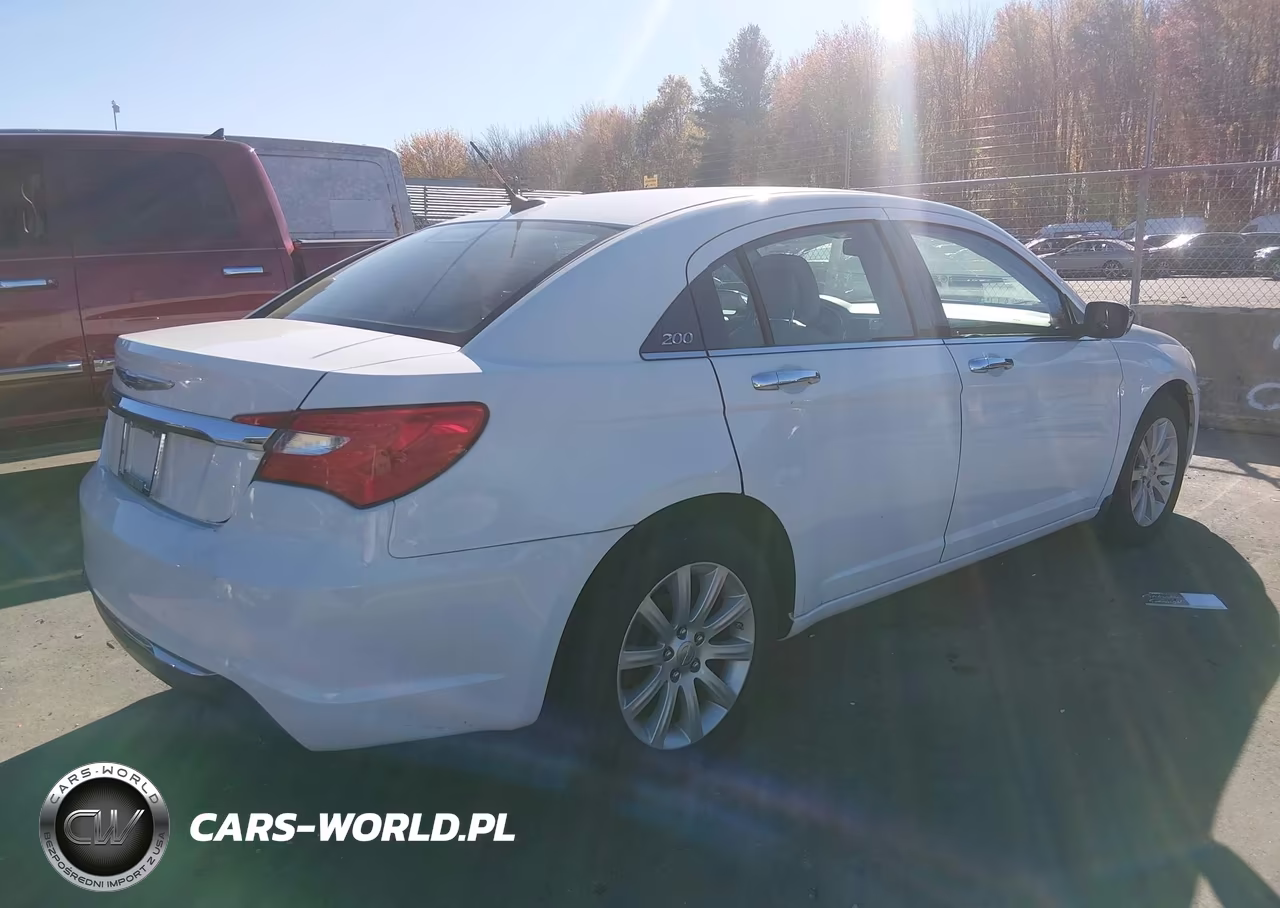 2014 Chrysler 200 Limited VIN:1C3CCBCG3EN135545 - 4