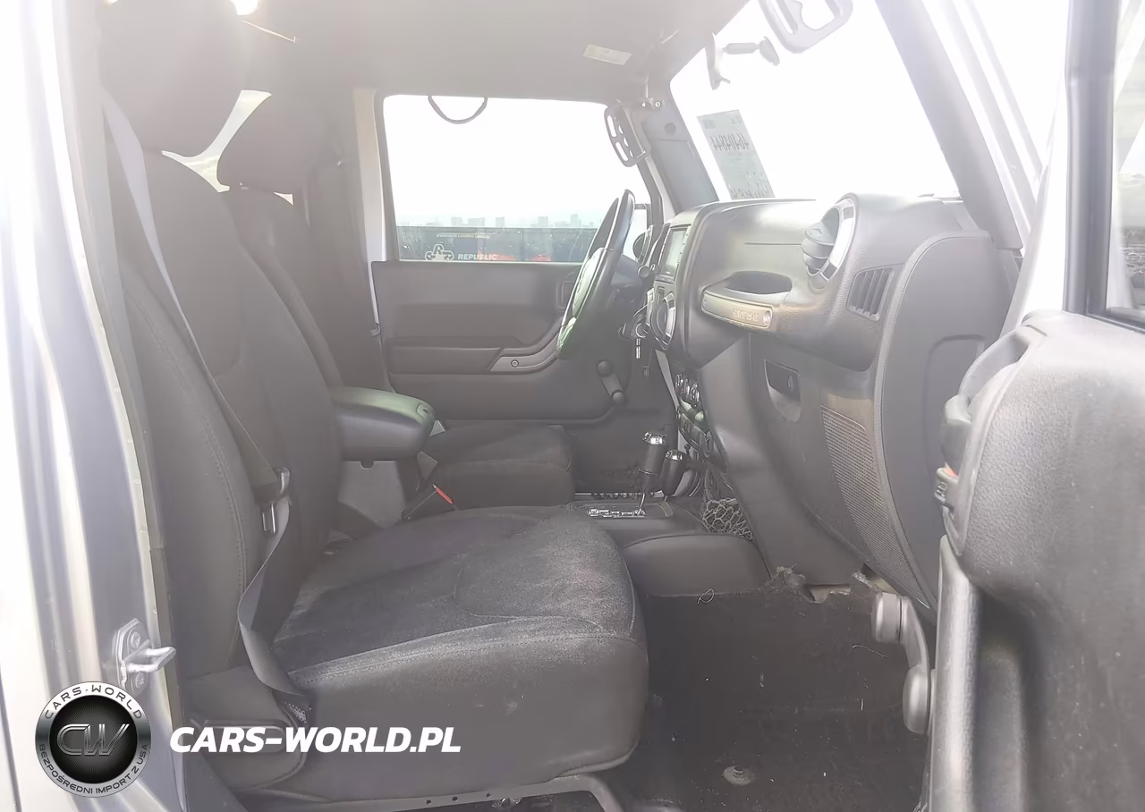 2015 Jeep Wrangler Unlimited Willys Wheeler VIN:1C4BJWDG4FL758835 - 5
