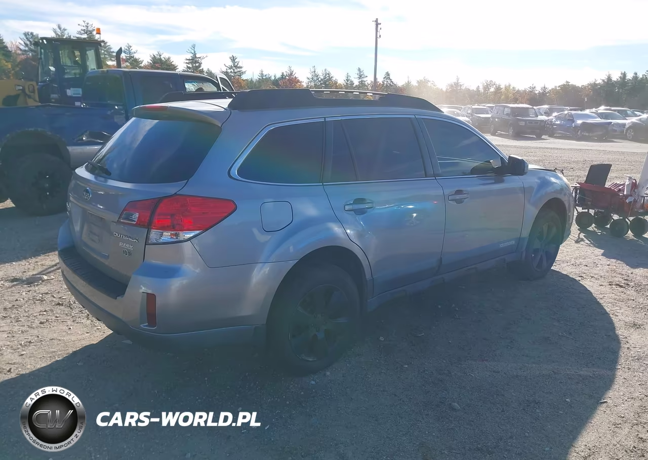 2011 Subaru Outback 2.5I Premium VIN:4S4BRBCC0B3337135 - 4