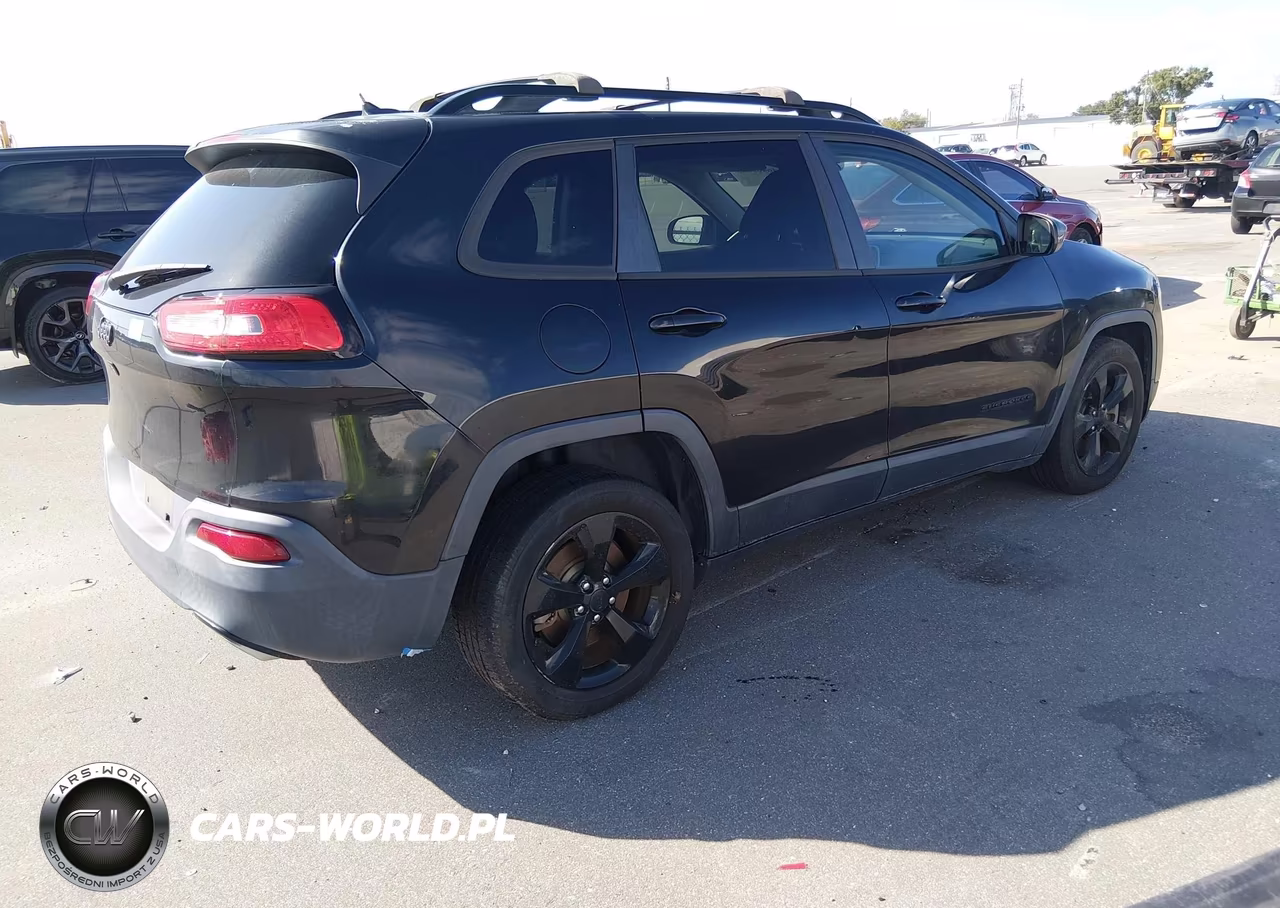 2015 Jeep Cherokee Latitude Altitude VIN:1C4PJLCS8FW722218 - 4