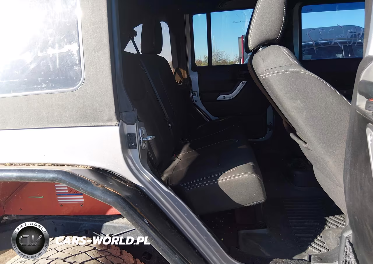 2017 Jeep Wrangler Unlimited Rubicon 4X4 VIN:1C4BJWFGXHL523890 - 8