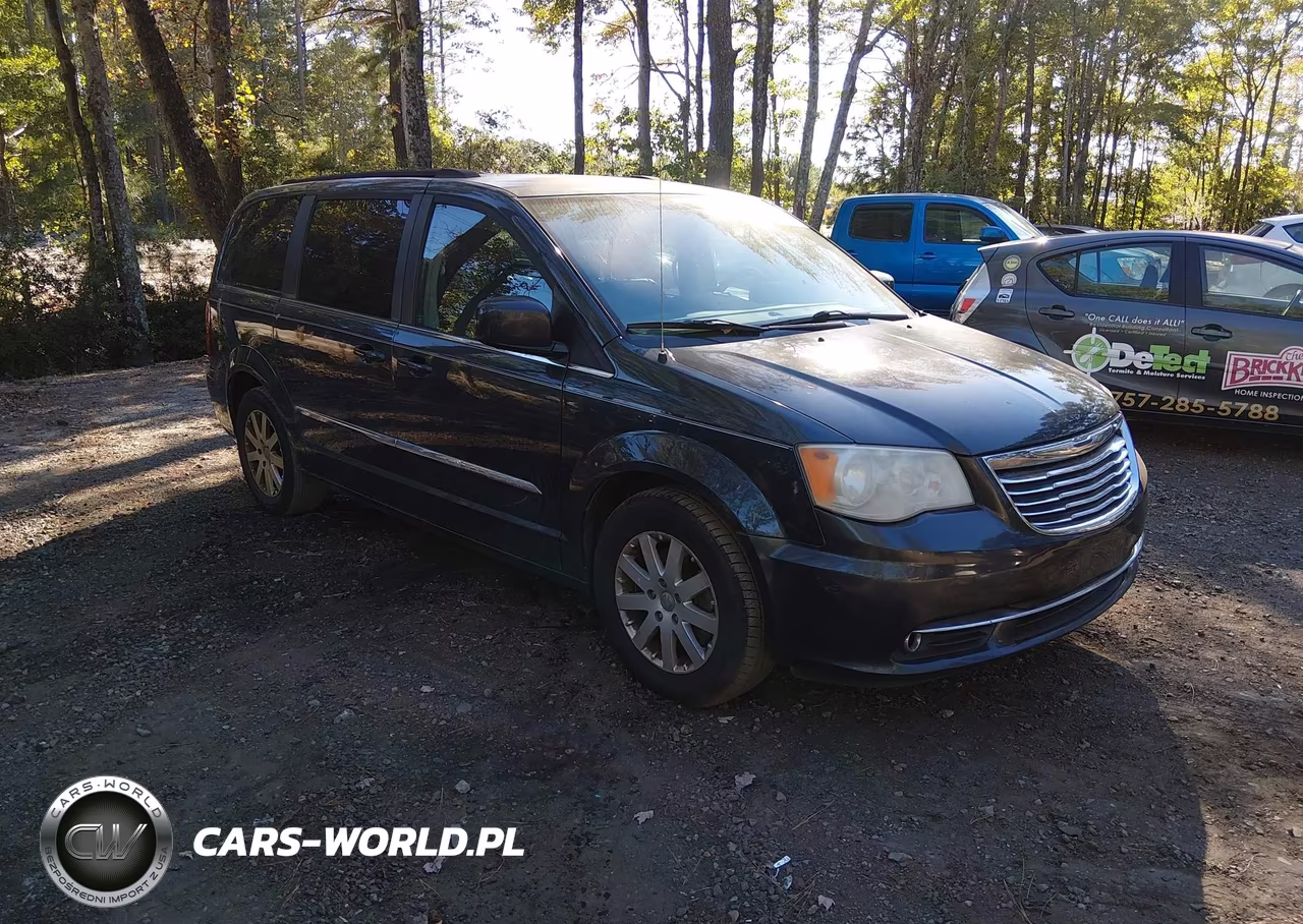 2014 Chrysler Town & Country Touring – zdjęcie 1 z 11