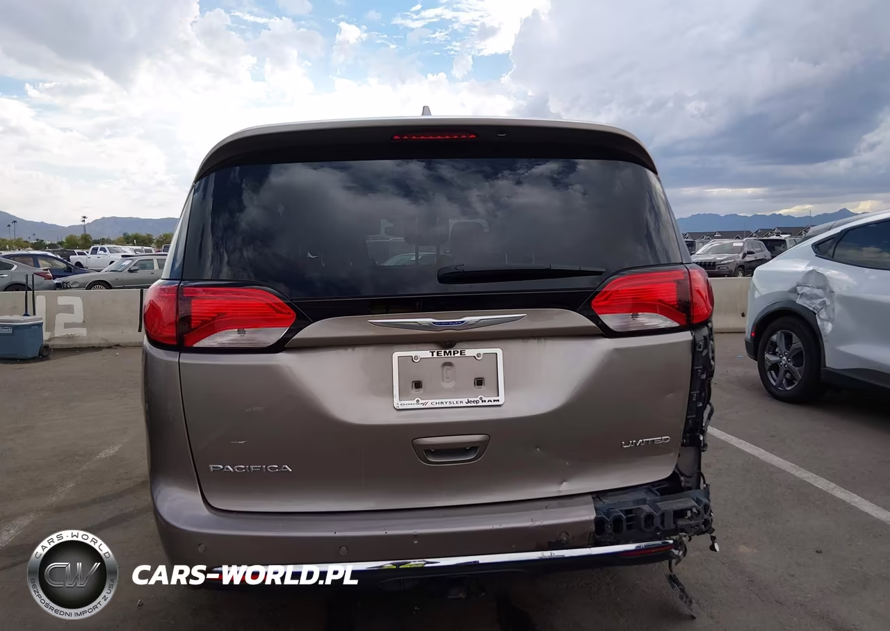 2018 Chrysler Pacifica Limited VIN:2C4RC1GG4JR260206 - 17