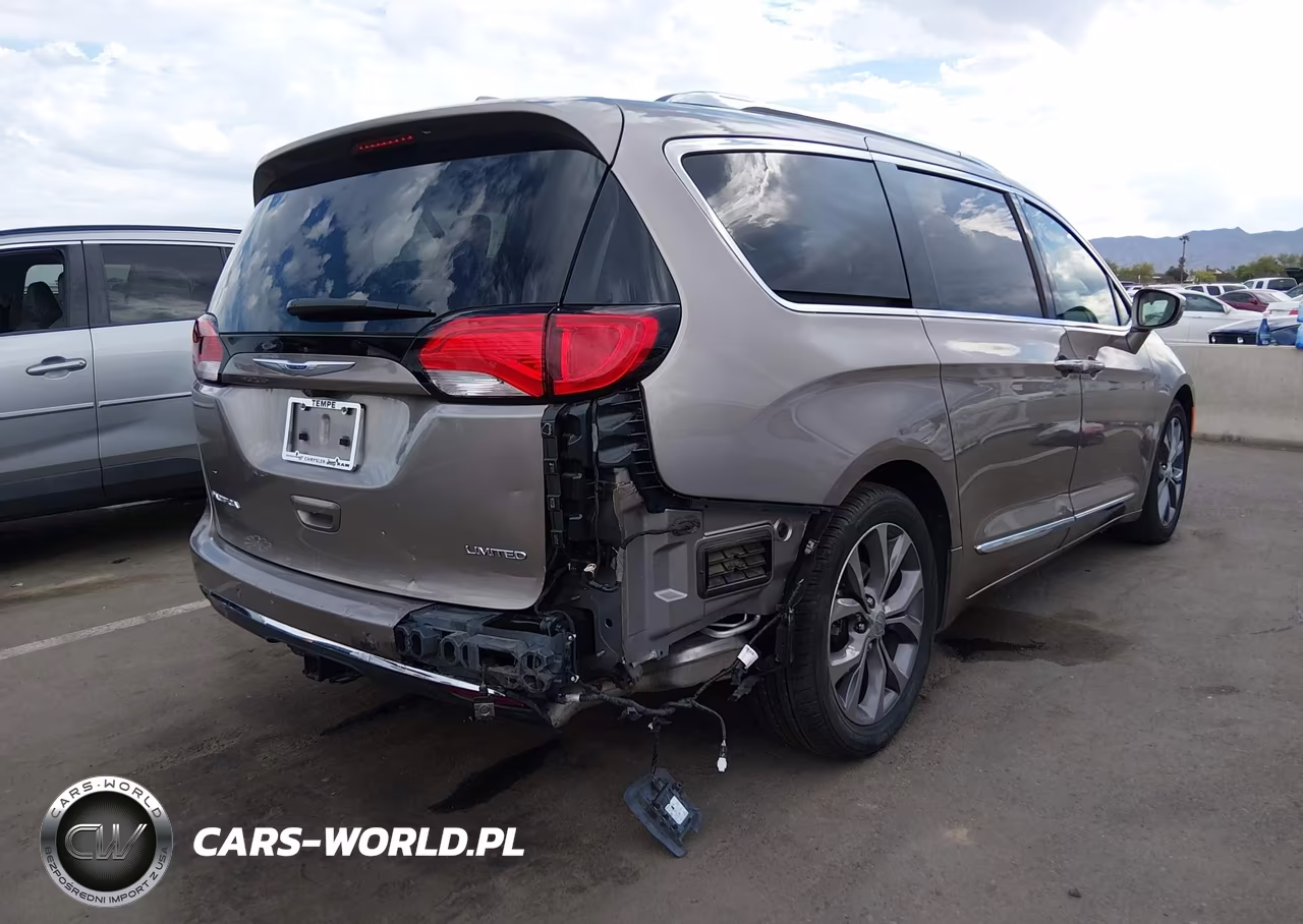 2018 Chrysler Pacifica Limited VIN:2C4RC1GG4JR260206 - 4
