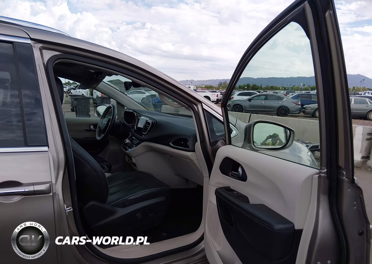 2018 Chrysler Pacifica Limited VIN:2C4RC1GG4JR260206 - 5