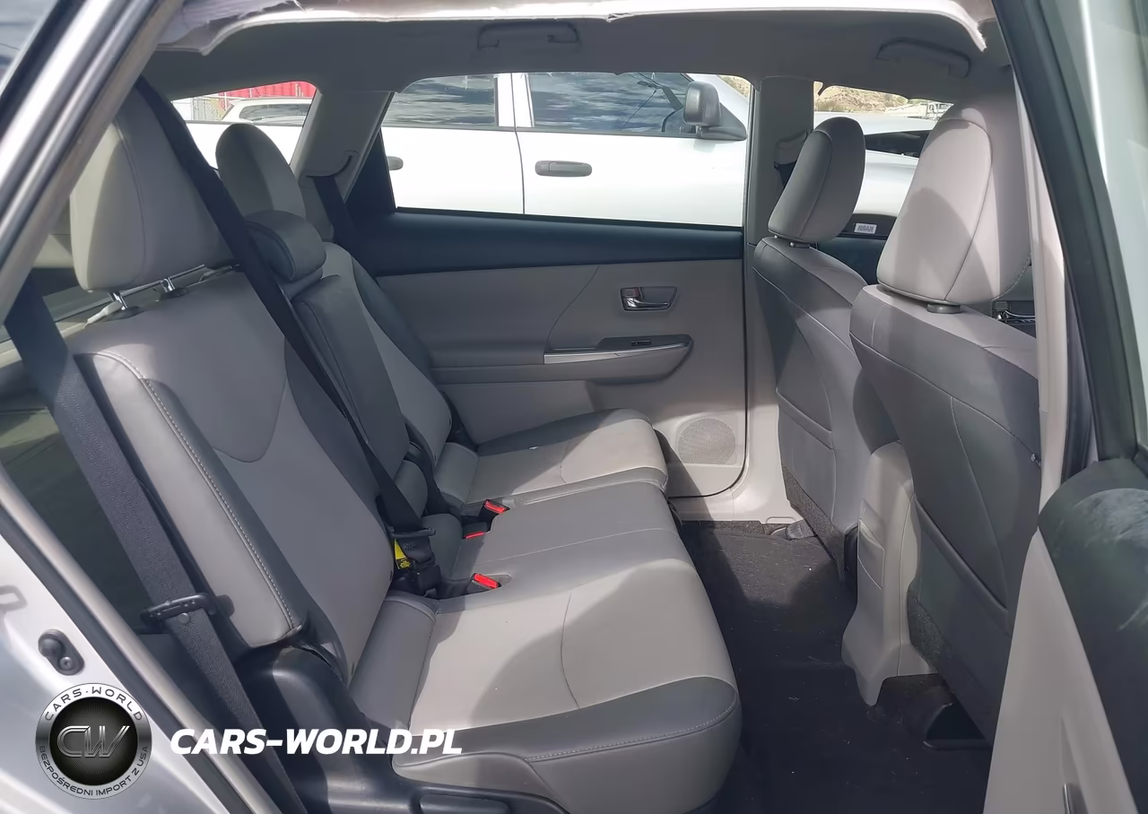 2017 Toyota Prius V Four VIN:JTDZN3EU7HJ055802 - 8