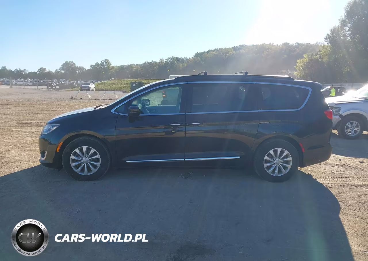 2017 Chrysler Pacifica Touring-L VIN:2C4RC1BG8HR821394 - 14