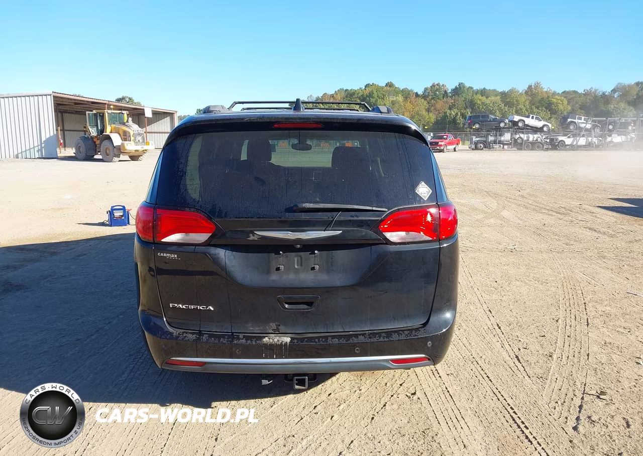 2017 Chrysler Pacifica Touring-L VIN:2C4RC1BG8HR821394 - 16