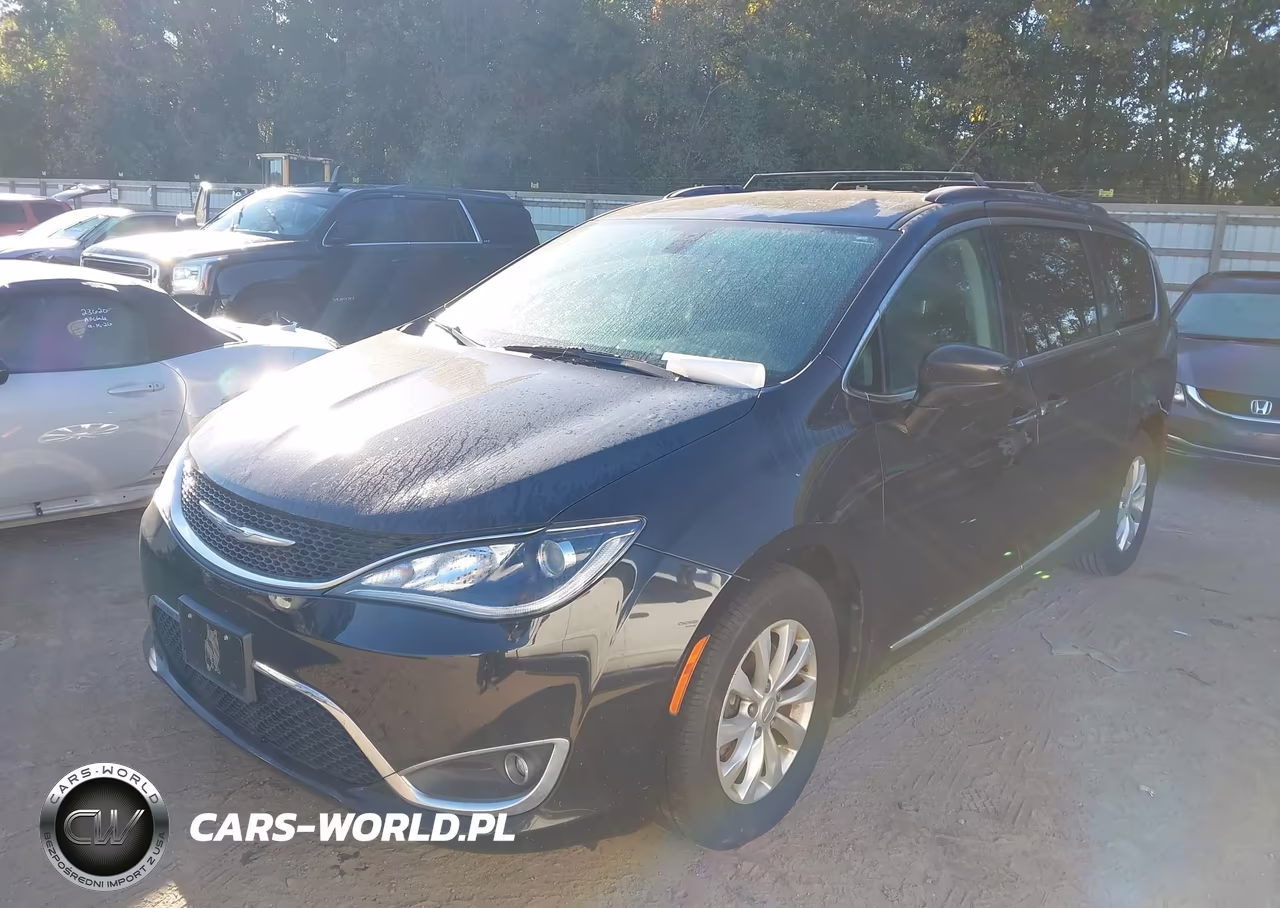2017 Chrysler Pacifica Touring-L VIN:2C4RC1BG8HR821394 - 2
