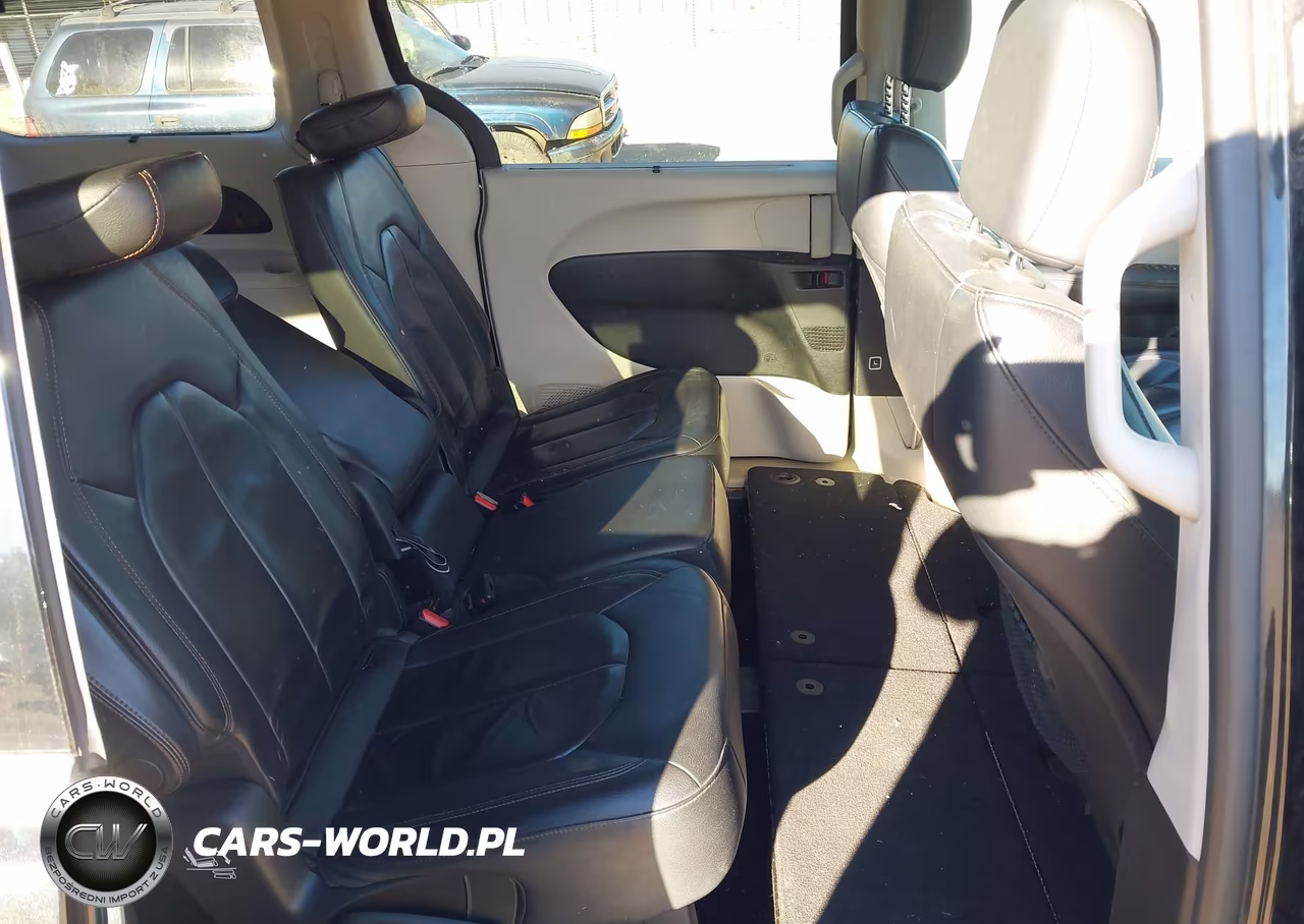 2017 Chrysler Pacifica Touring-L VIN:2C4RC1BG8HR821394 - 8