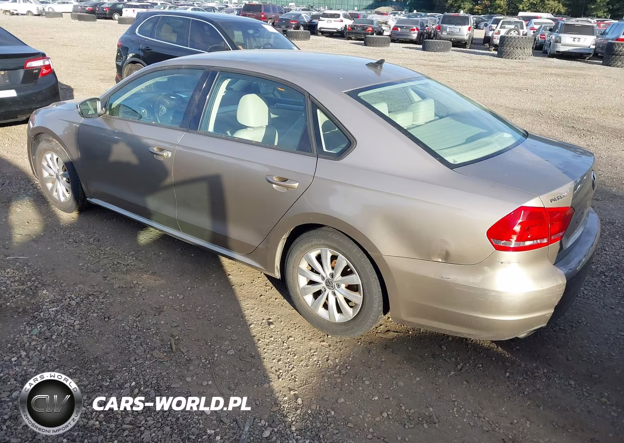 2015 Volkswagen Passat 1.8T Wolfsburg Edition VIN:1VWAT7A35FC060907 - 3