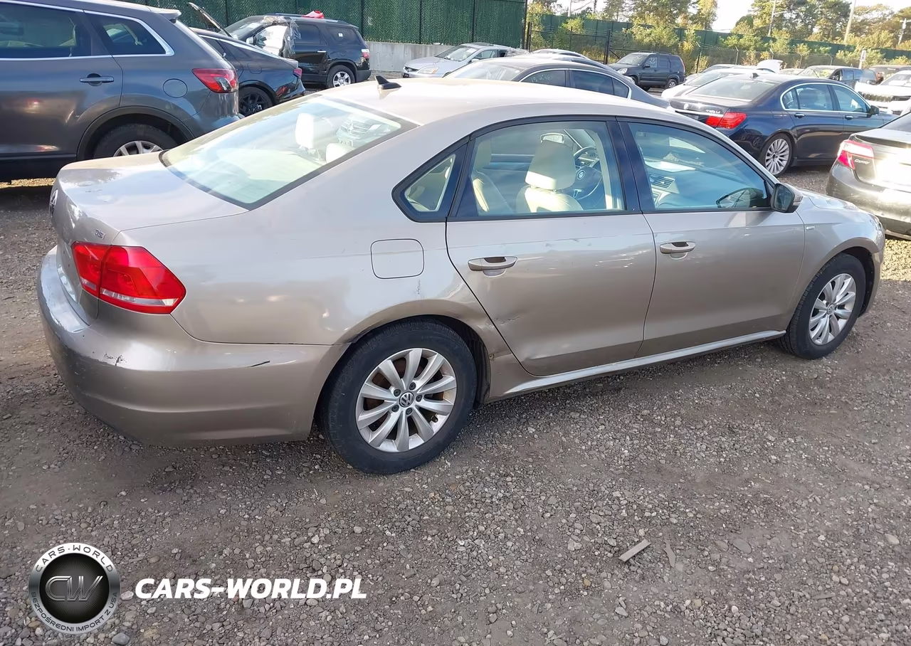 2015 Volkswagen Passat 1.8T Wolfsburg Edition VIN:1VWAT7A35FC060907 - 4