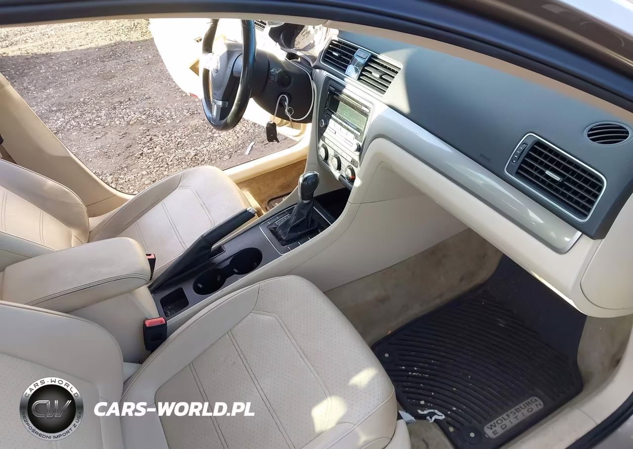 2015 Volkswagen Passat 1.8T Wolfsburg Edition VIN:1VWAT7A35FC060907 - 5