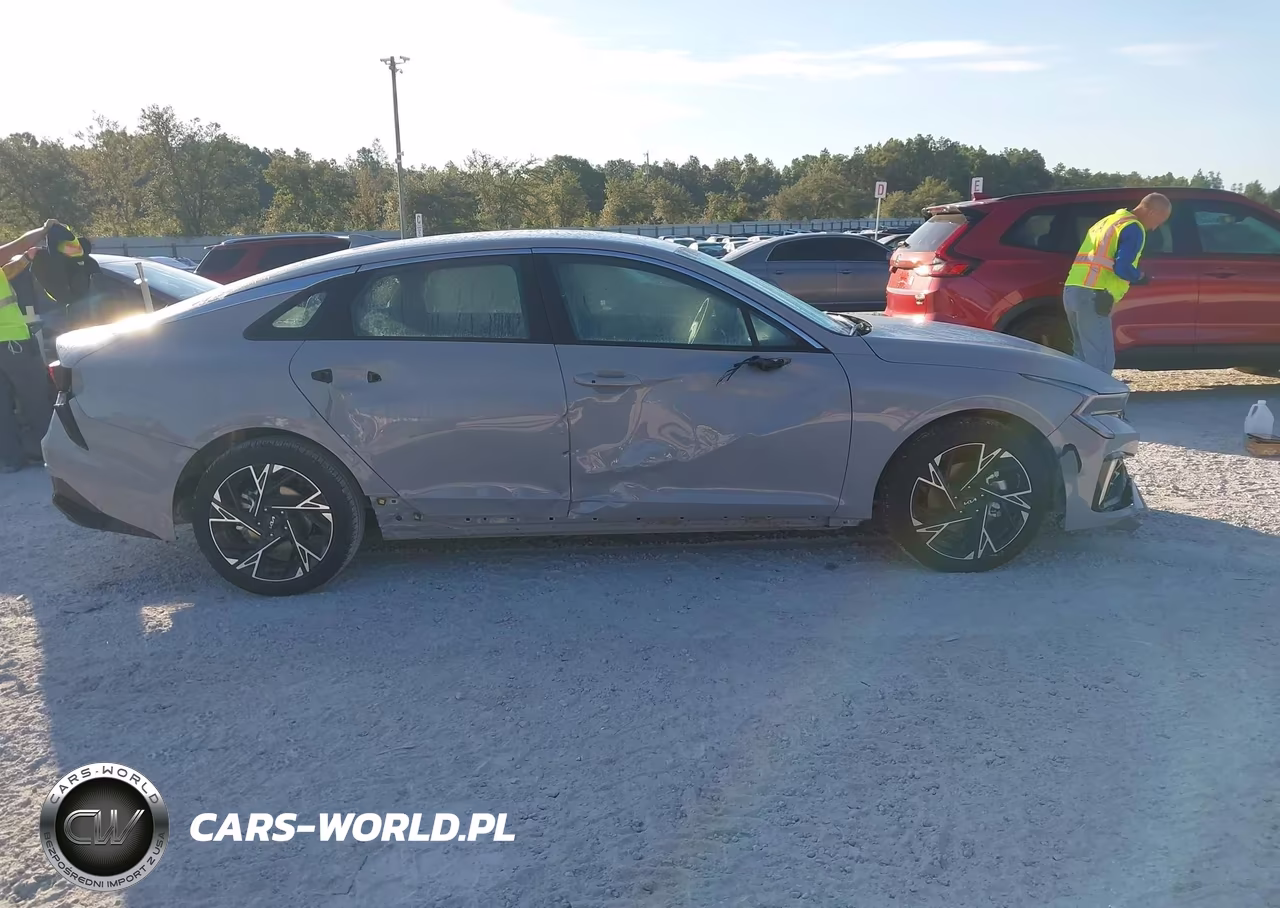 2027 Kia K5 VIN:KNAG64J72V5527819 - 13