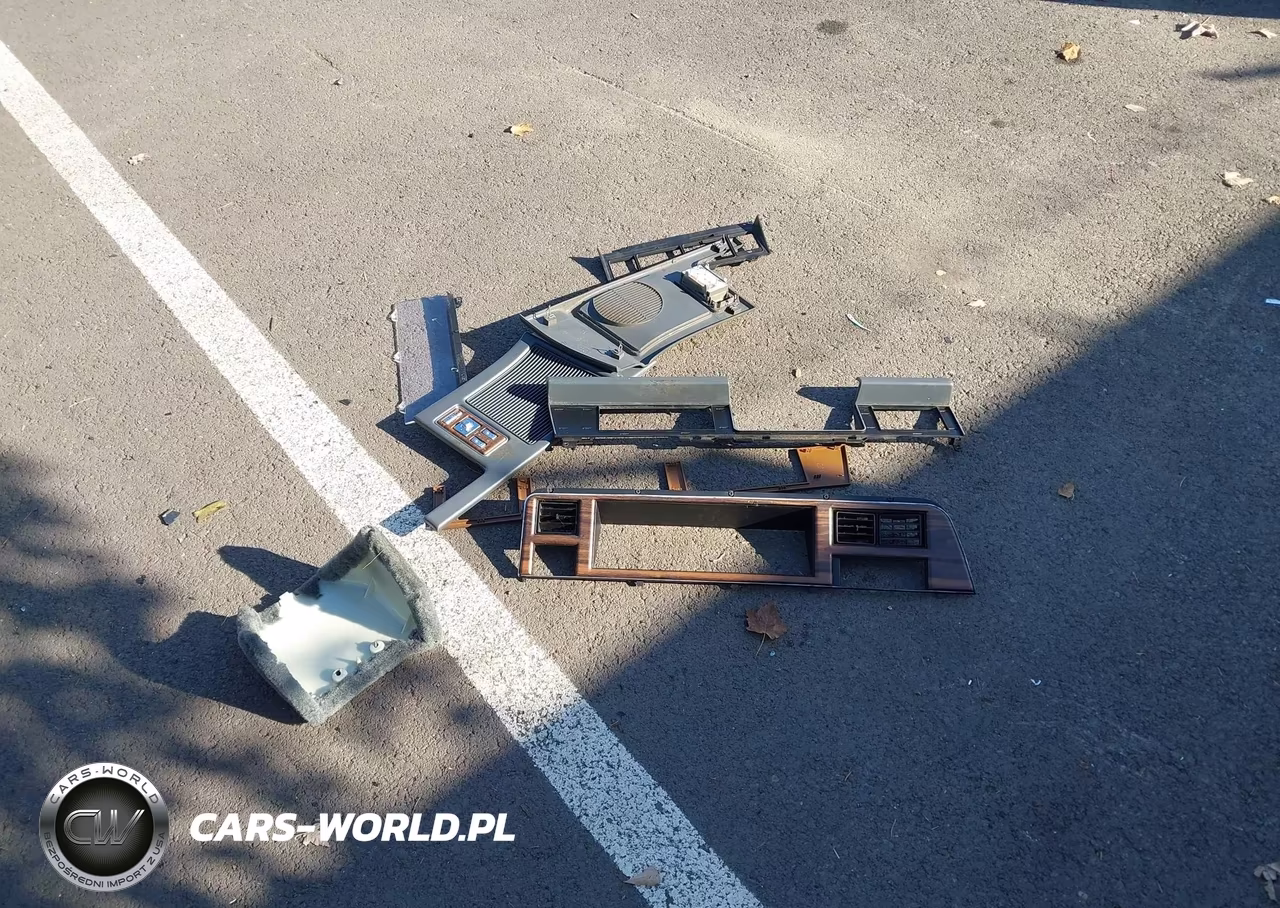 1991 Chrysler New Yorker C-Body Salon VIN:1C3XC66R8MD108416 - 12