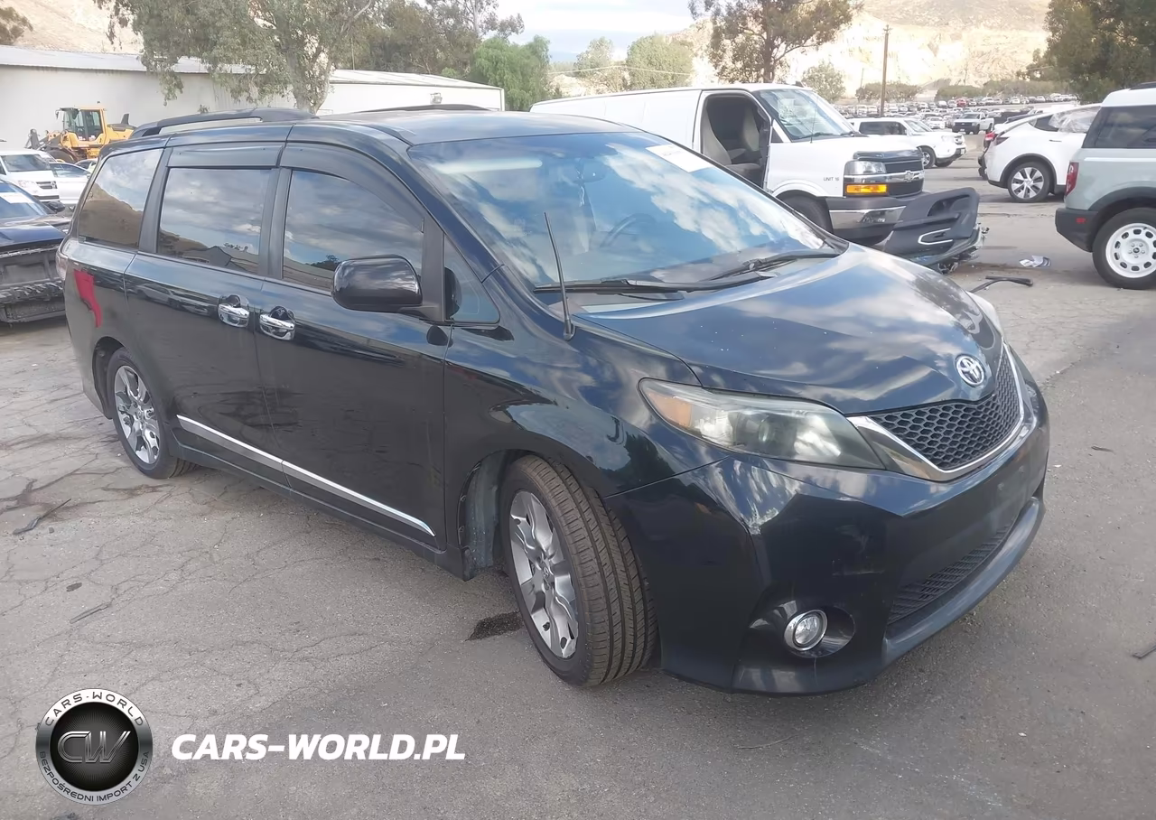 2013 Toyota Sienna Se 8 Passenger