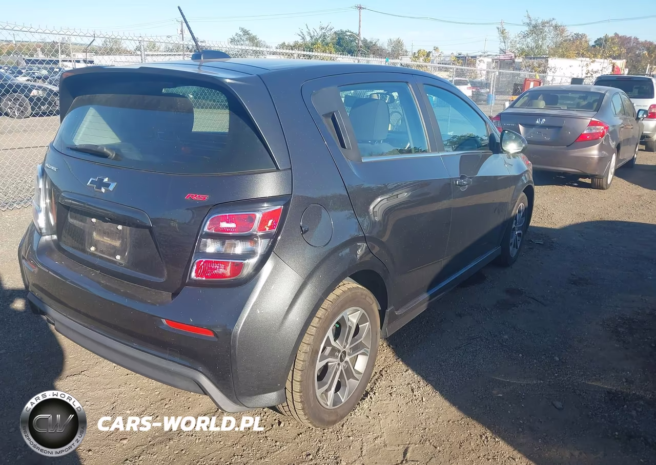 2019 Chevrolet Sonic Lt Auto VIN:1G1JD6SB7K4110896 - 4