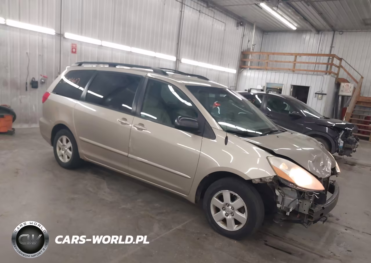 2010 Toyota Sienna Le – zdjęcie 1 z 13
