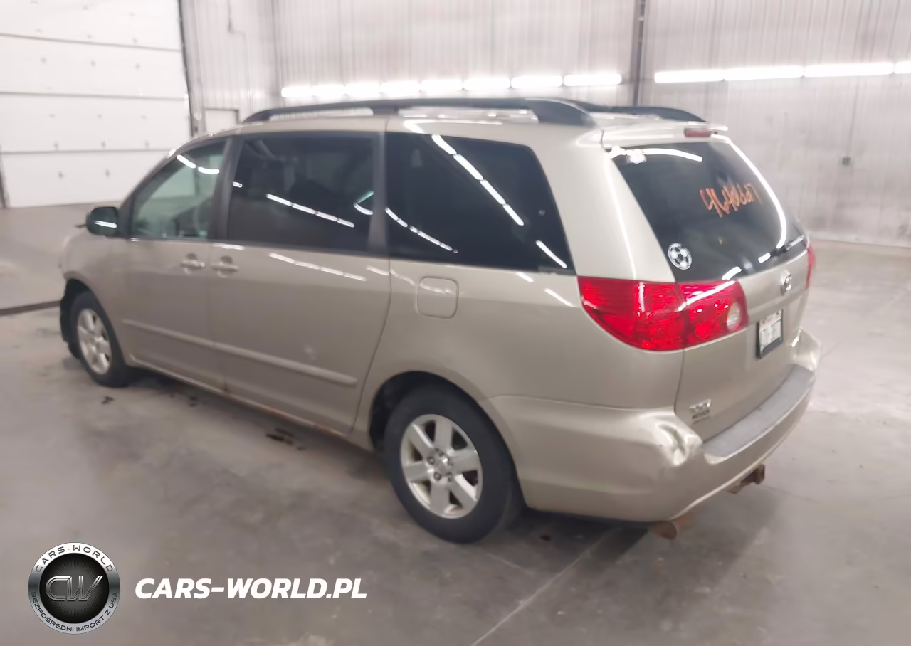 2010 Toyota Sienna Le VIN:5TDKK4CC0AS295826 - 3