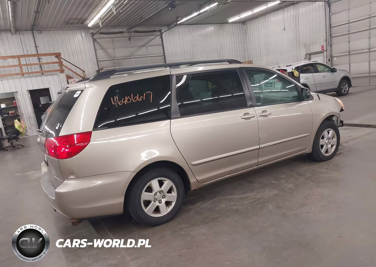 2010 Toyota Sienna Le VIN:5TDKK4CC0AS295826 - 4