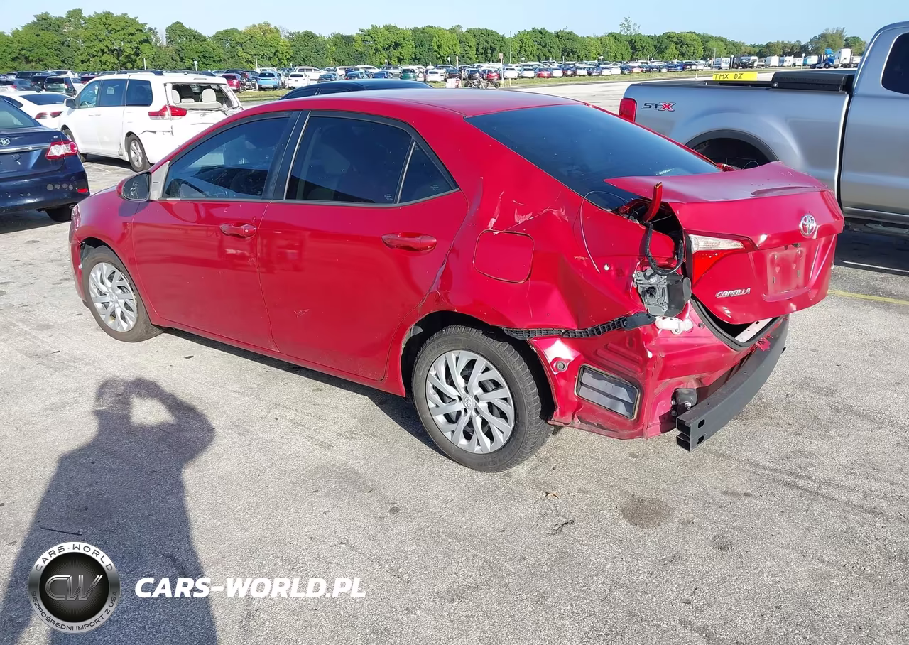 2017 Toyota Corolla Le VIN:5YFBURHE1HP731829 - 3