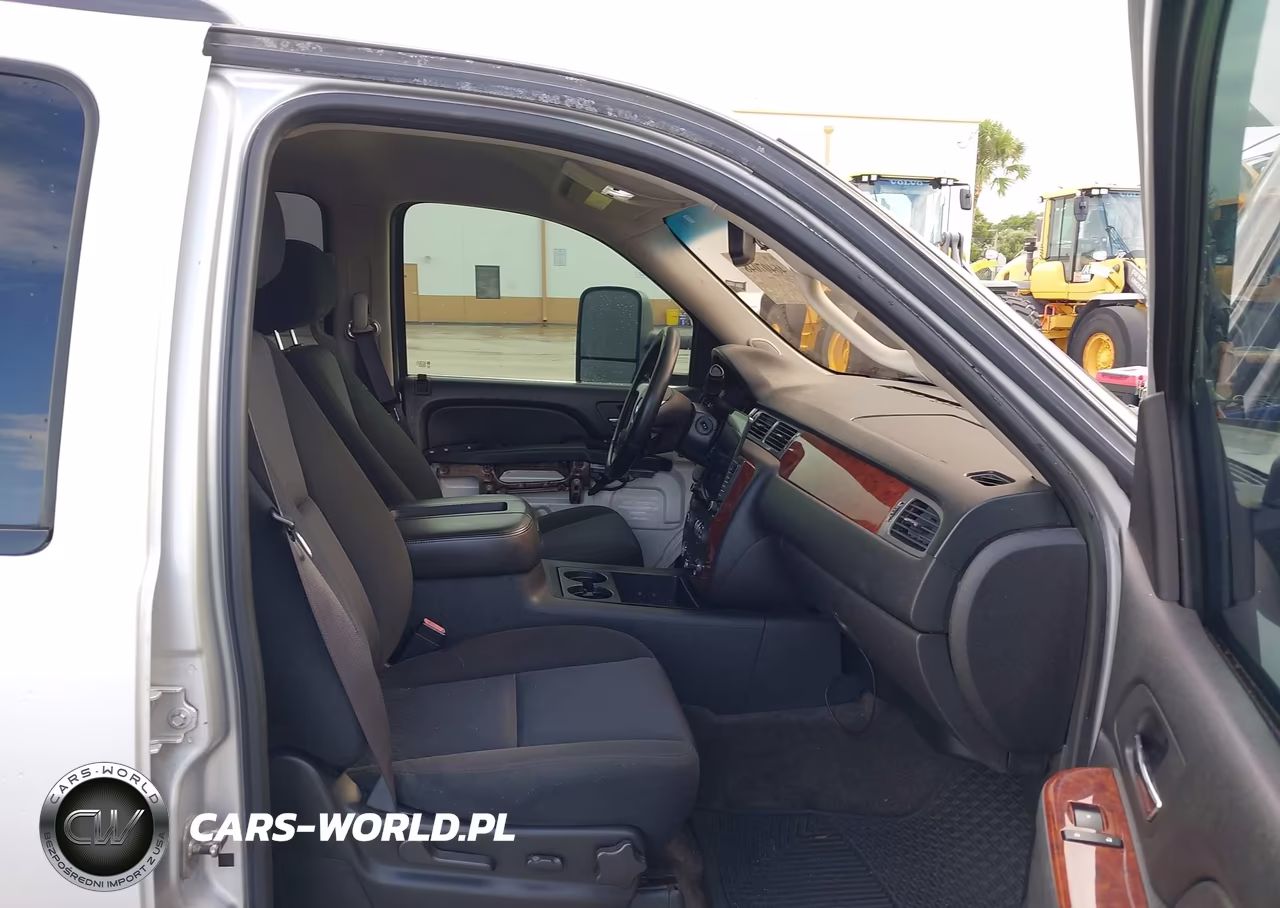2011 Chevrolet Tahoe Ls VIN:1GNSCAE05BR311797 - 5