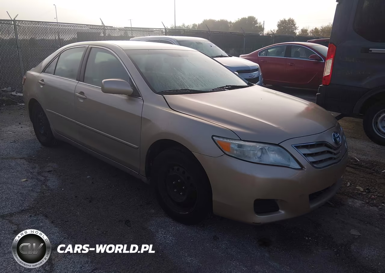 2010 Toyota Camry Le – zdjęcie 1 z 11