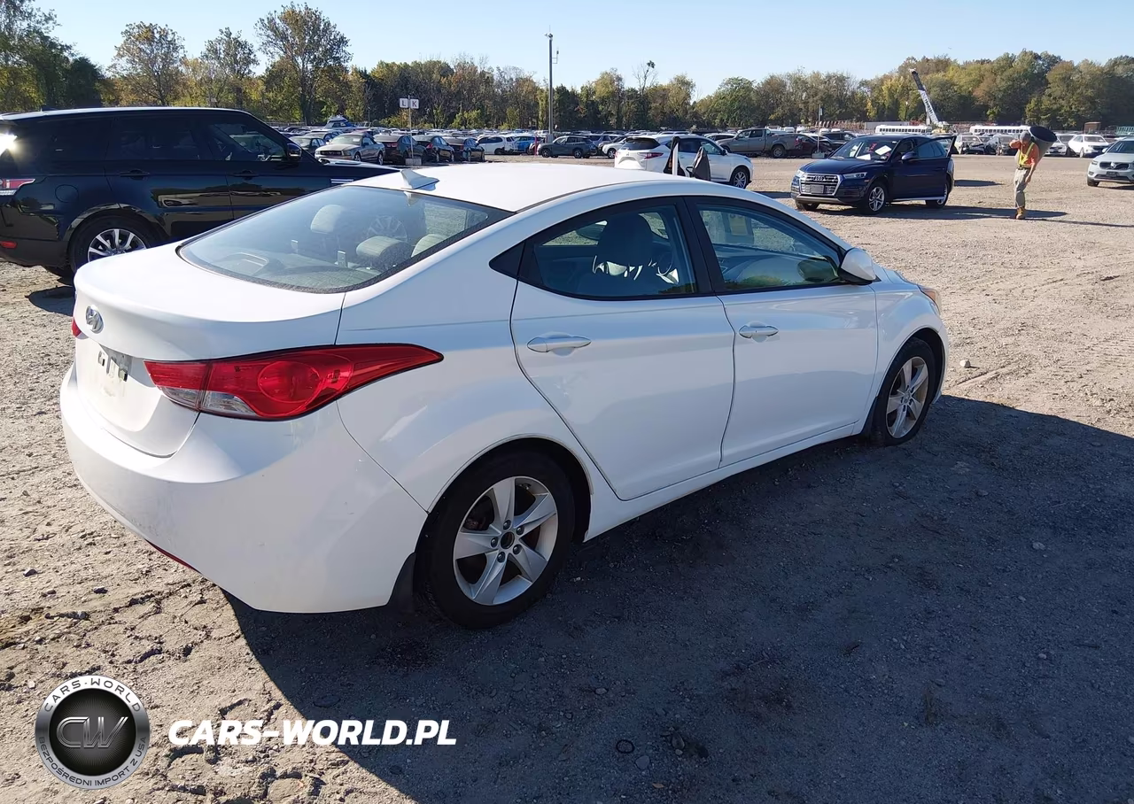 2013 Hyundai Elantra Gls VIN:5NPDH4AE7DH436493 - 4