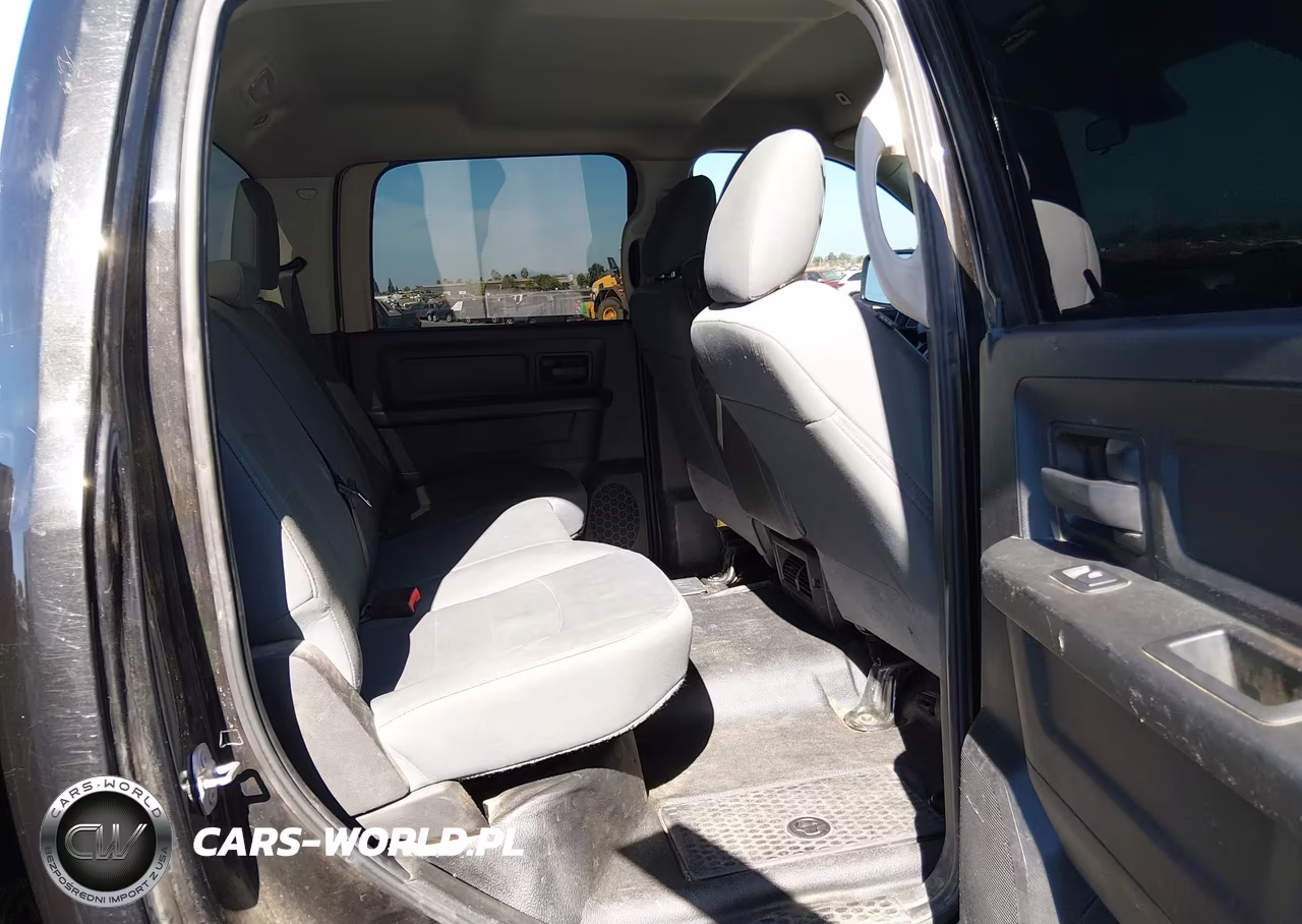 2018 Ram 2500 Tradesman 4X4 6'4 Box VIN:3C6TR5CJ1JG340332 - 8