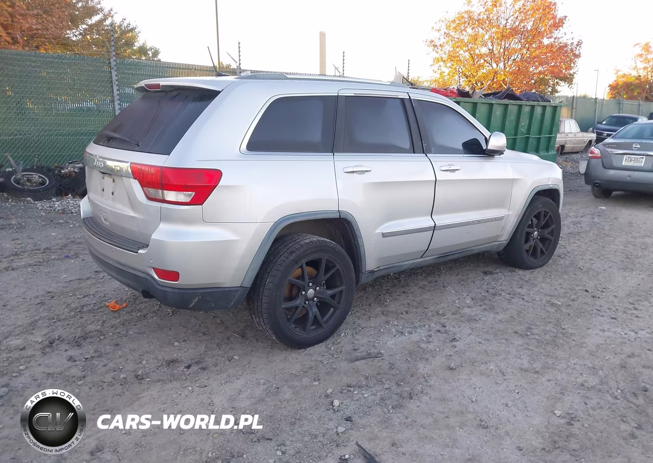 2011 Jeep Grand Cherokee Laredo VIN:1J4RR4GG4BC544262 - 4