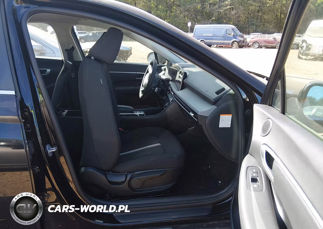 2026 Hyundai Sonata Hybrid Blue VIN:KMHL24JJ8TA146078 - 5