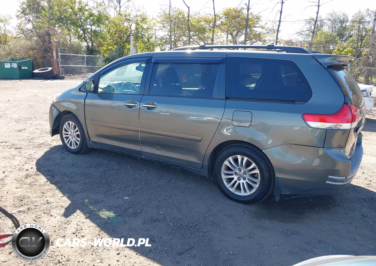 2011 Toyota Sienna Xle V6 VIN:5TDYK3DC6BS127032 - 3