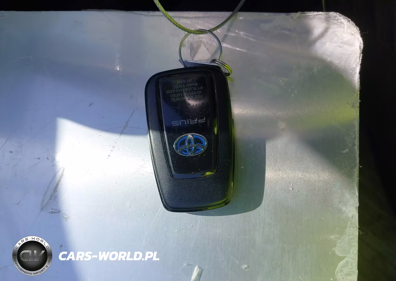 2017 Toyota Prius Three VIN:JTDKARFU3H3030267 - 11