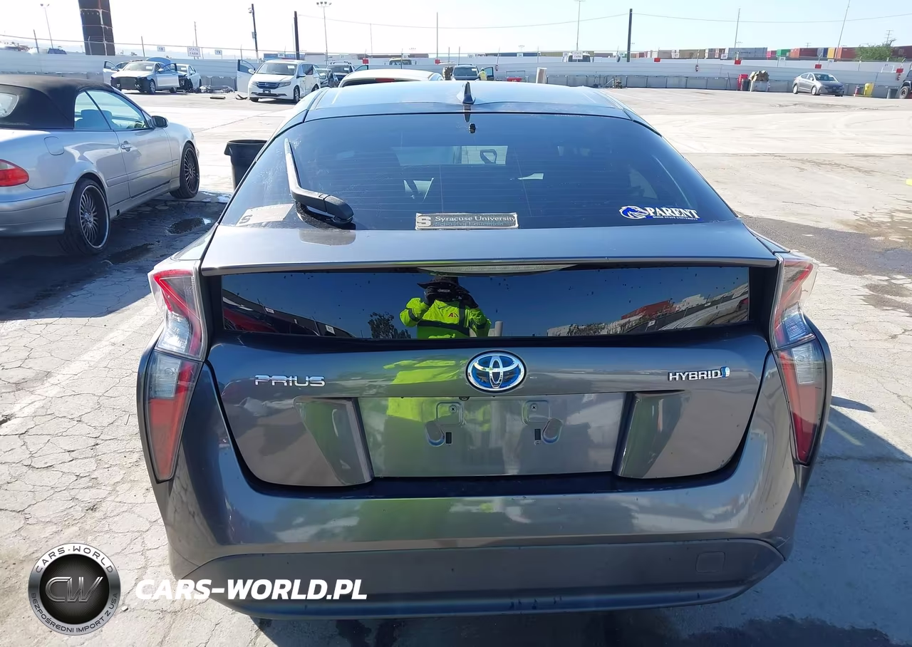 2017 Toyota Prius Three VIN:JTDKARFU3H3030267 - 16
