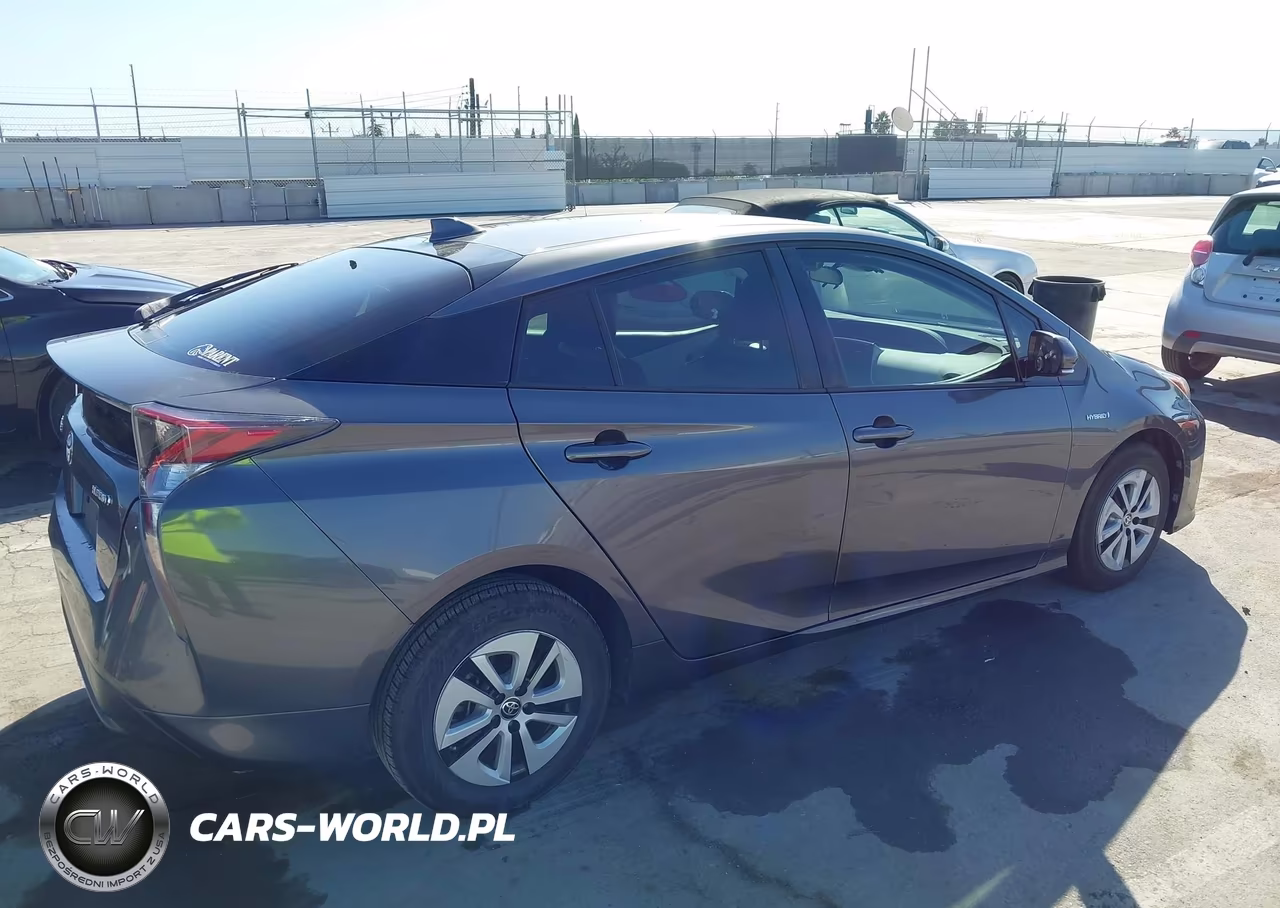 2017 Toyota Prius Three VIN:JTDKARFU3H3030267 - 6