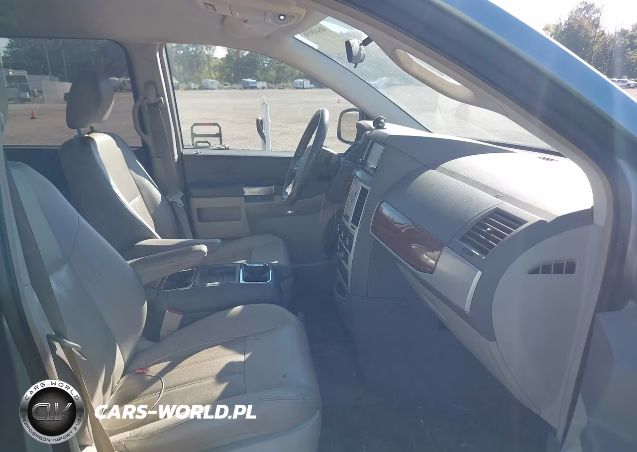 2008 Chrysler Town & Country Touring VIN:2A8HR54P48R710915 - 5