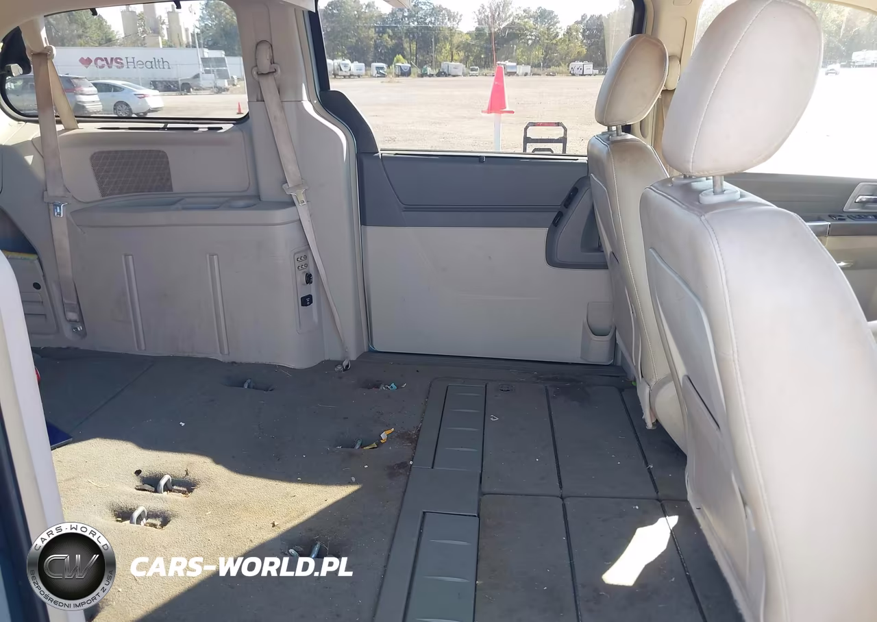 2008 Chrysler Town & Country Touring VIN:2A8HR54P48R710915 - 8