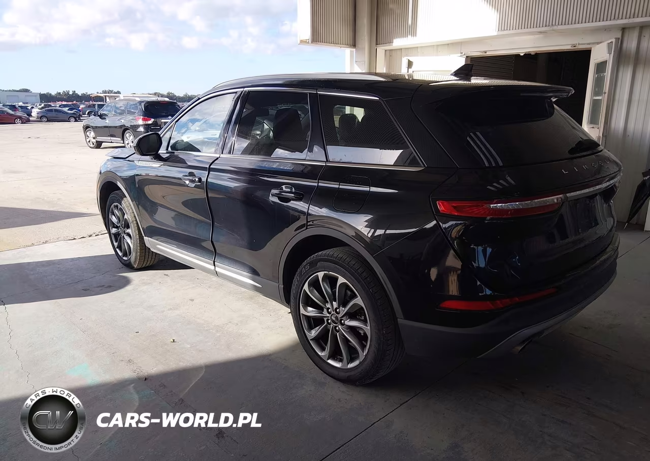 2021 Lincoln Corsair Standard VIN:5LMCJ1D98MUL08372 - 3