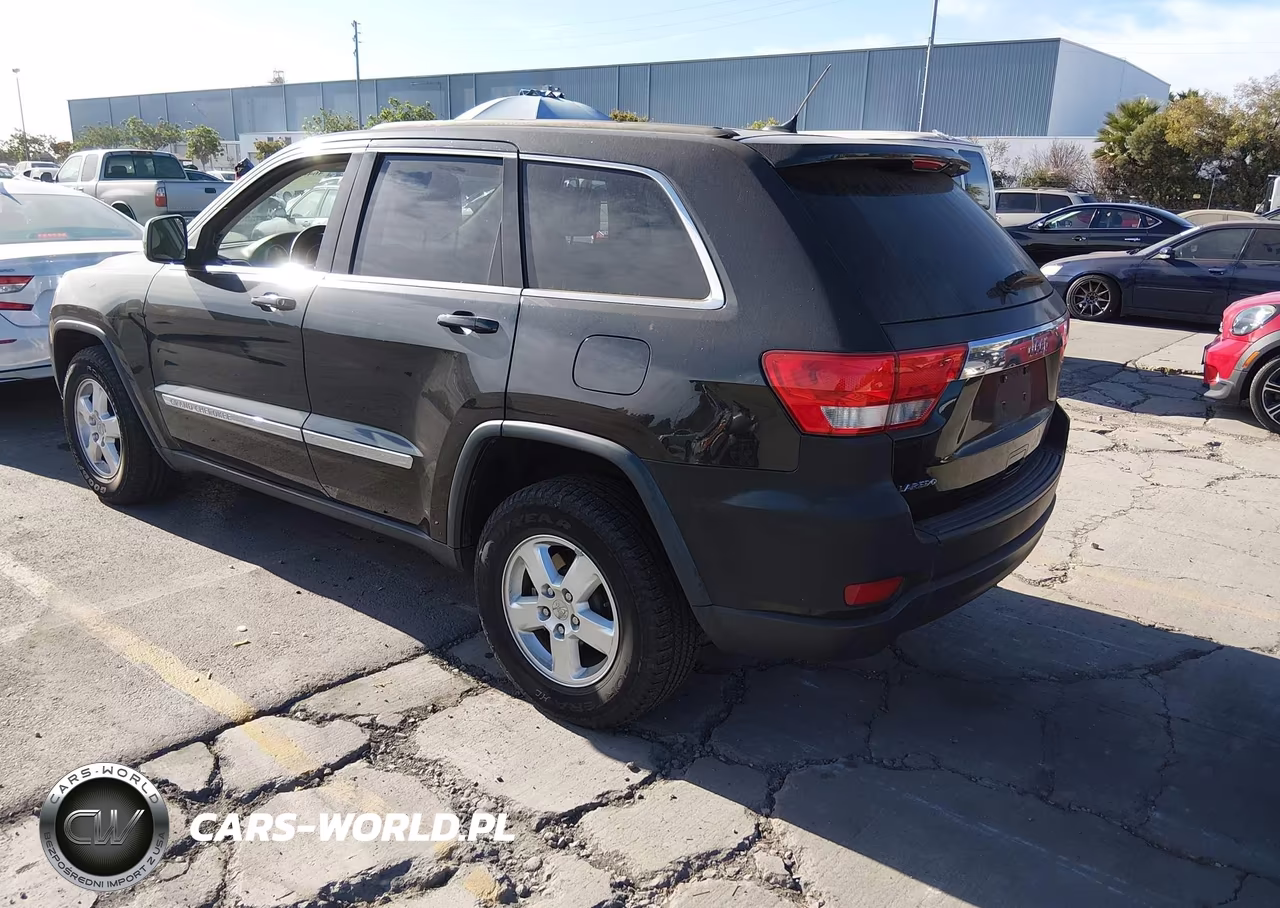2013 Jeep Grand Cherokee Laredo VIN:1C4RJEAG8DC550290 - 3