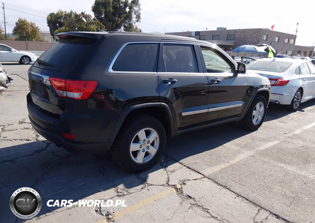 2013 Jeep Grand Cherokee Laredo VIN:1C4RJEAG8DC550290 - 4