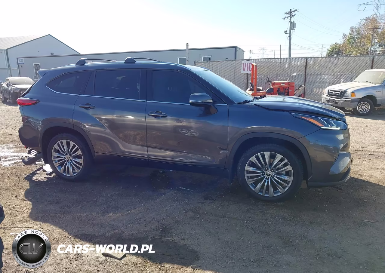 2022 Toyota Highlander Platinum VIN:5TDFZRBH1NS227998 - 13