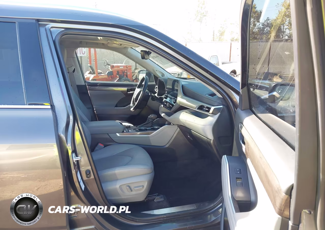 2022 Toyota Highlander Platinum VIN:5TDFZRBH1NS227998 - 5