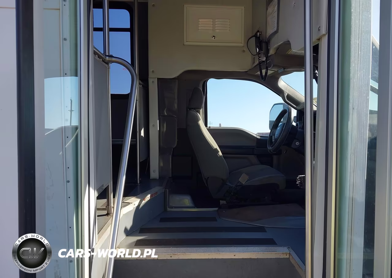 2017 Ford F-450 Chassis Xl VIN:1FDAF4GT8HEF23030 - 5